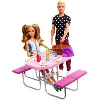 Barbie'nin Ev Dışı Dekorasyon Aksesuarları - Piknik Masası Seti FXG40